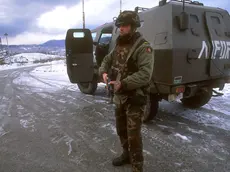 Soldati italiani durante la guerra in Bosnia nel 1994. Oggi. 21 novembre 2020, ricorrono i venticinque anni dagli Accordi di Dayton che sancirono la fine del sanguinoso conflitto (Foto Archivio Agf)