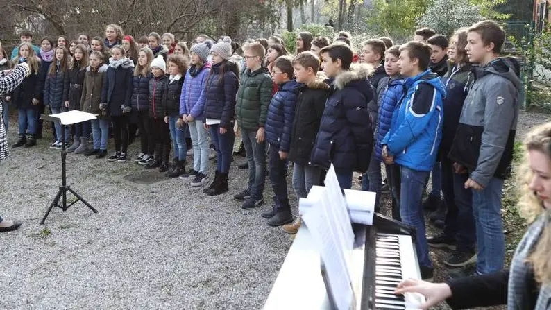 Bumbaca Gorizia 06.12.2018 Comune, presepe Pacori e statua 1918 © Fotografia di Pierluigi Bumbaca