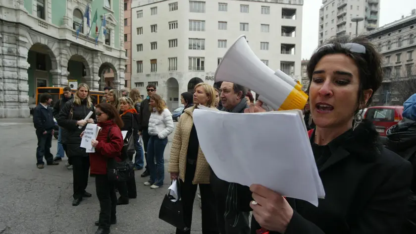 Interinali in piazza per protesta