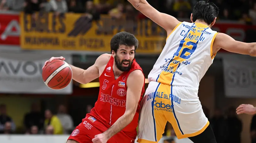Ariel Filloy in palleggio contro Cividale Foto Petrussi