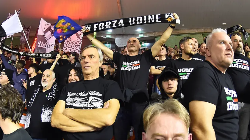 Tifosi dell'Apu Udine (Foto Petrussi)