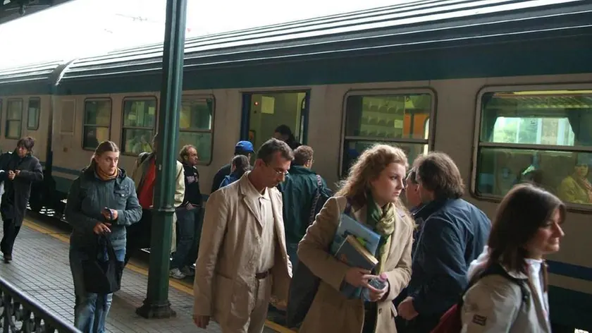 Pendolari alla stazione di Gorizia in una foto di archivio