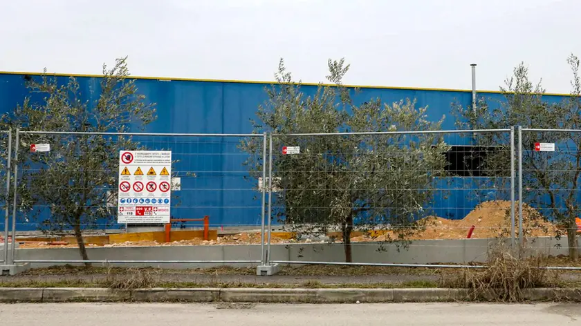 Il cantiere per il recupero della struttura che ospiterà il nuovo Eurospin di Fogliano (Foto Bumbaca)