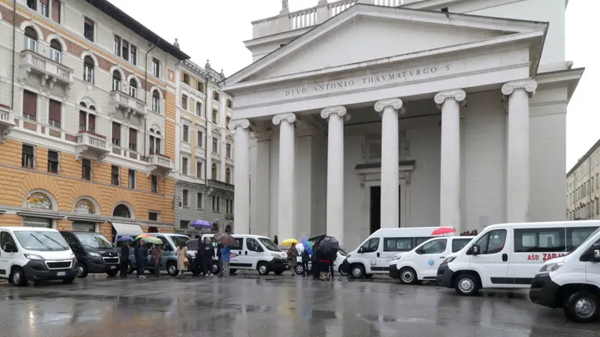 Lasorte Trieste 12/04/18 - Piazza S.Antonio, Consegna Pulmini, Fondazione Crtrieste