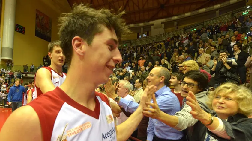 Foto Bruni 13.04.14 Basket Adecco Gold:ACEGAS TRIESTE-FORLI'-Ruzzier festeggiato