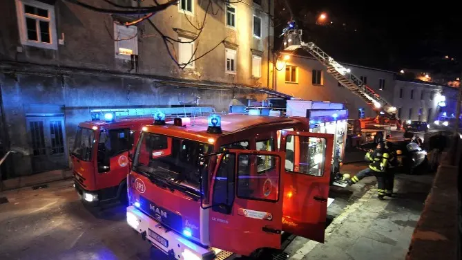 Vigili del fuoco in azione (foto d'archivio)