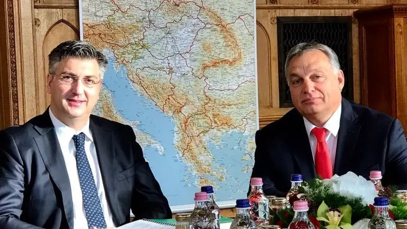 Il primo ministro croato Andrej Plenković (a sinistra) e quello ungherese Viktor Orban nel corso di un incontro tenuto nel 2017 (foto vlada.gov.hr)