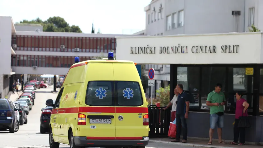 L’esterno del Centro clinico ospedaliero di Spalato foto da hrt.hr