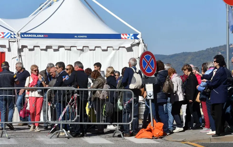 Foto BRUNI 05.10.2018 Barcolana 50:Bandiere sui palazzi e gente