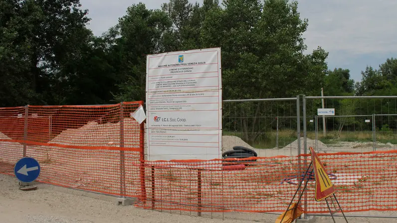 Bonaventura Monfalcone-18.06.2018 Lavori in corso e pulizia argine-Lido di Staranzano-foto di Katia Bonaventura