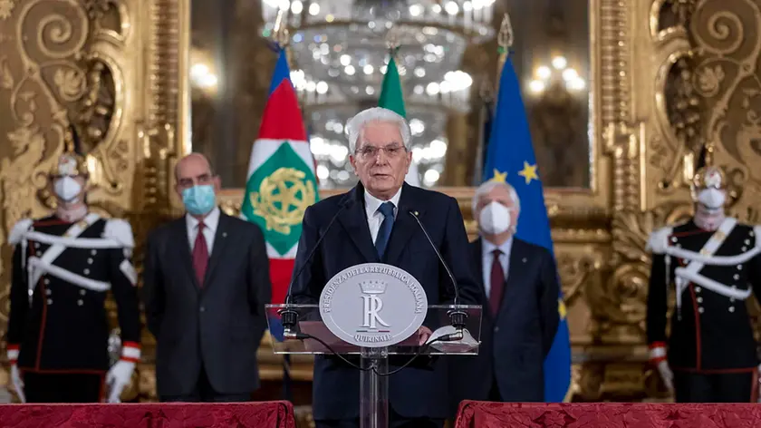 epa08982541 The President of the Republic Sergio Mattarella speaks to the press in the Salone delle Feste del Quirinale, after having met with the President of the Chamber Roberto Fico at the end of the two days of meetings between the different parties to try to form a new parliamentary major, in Rome, Italy, 02 February 2021. EPA/PAOLO GIANDOTTI / QUIRINALE PRESS HANDOUT HANDOUT EDITORIAL USE ONLY/NO SALES