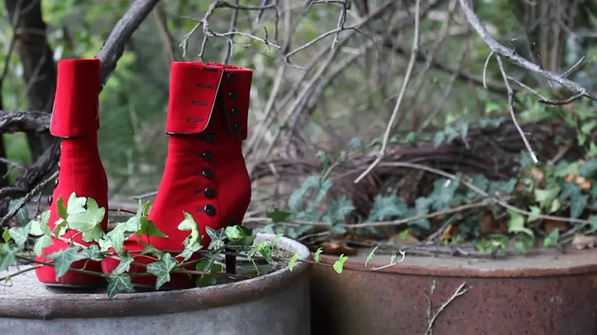 L’immagine di “Scarpette rosse” il corto dell’artista Katia Bonaventura