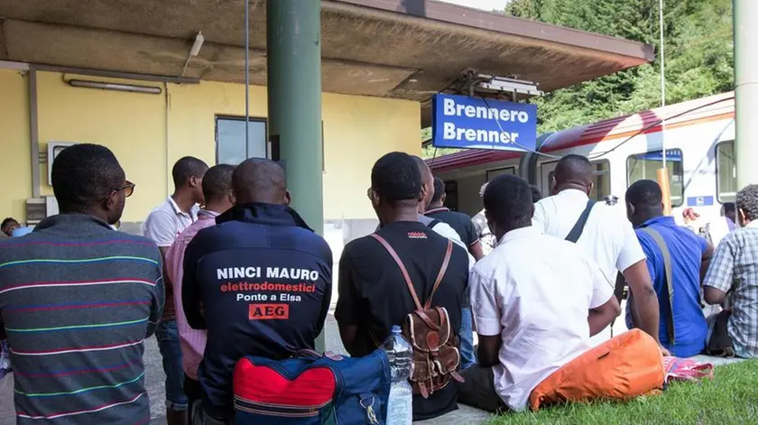 A photo made available 10 August 2015 of asylum seekers crowding the Brenner railway station on the border between Tyrol, Austria and South Tyrol, Italy, 09 August 2015. ANSA/EXPA/JOHANN GRODER