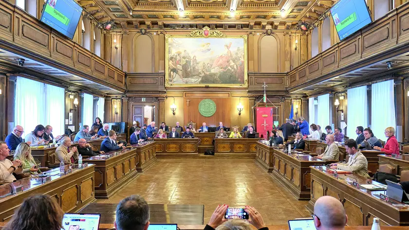 Nella foto il Consiglio comunale nella prima giornata di dibattito sul progetto di riqualificazione di Porto Vecchio (Foto Silvano)