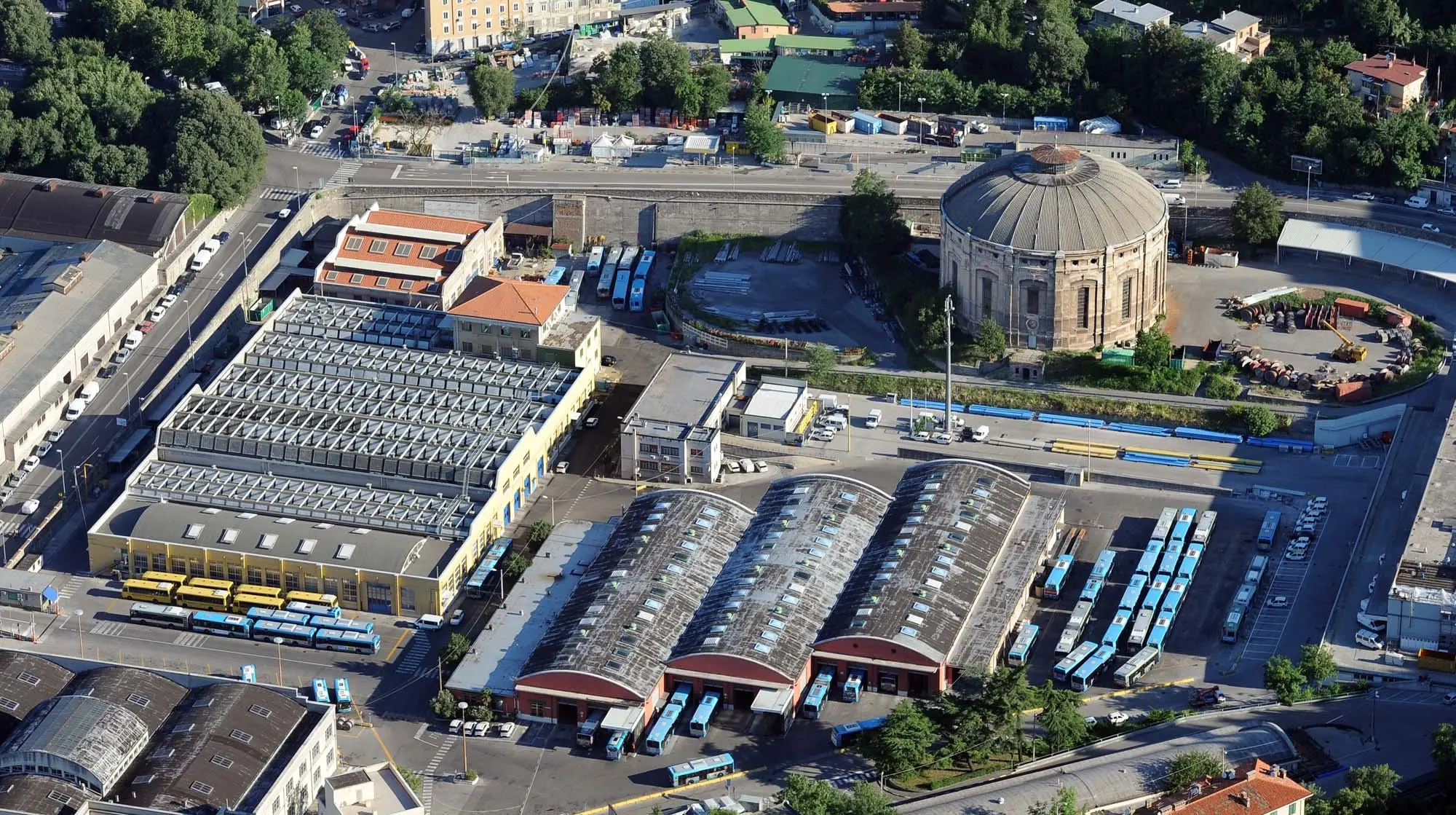 Una veduta dall'alto del comprensorio dove ha sede la Trieste Trasporti