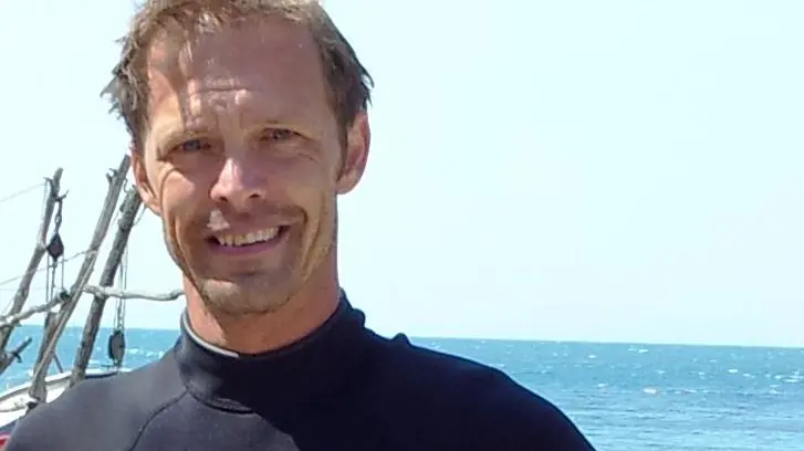 Stefano Furlani durante le ricerche fatte a nuoto lungo la costa