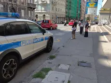 La polizia locale sul luogo dell'incidente, in via Giulia, a Trieste