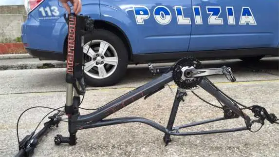 Una delle mountain bike sequestrate dalla polizia