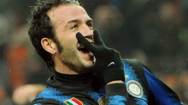 epa02557472 Inter Milan forward Gianpaolo Pazzini celebrates after scoring a goal against US Palermo during the Italian Serie A soccer match in Milan, Italy, 30 January 2011. Inter won 3-2. EPA/DANIEL DAL ZENNARO