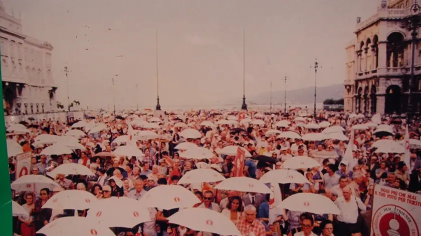 La campagna elettorale della Lista per Trieste in piazza Unità, il 3 giugno 1982
