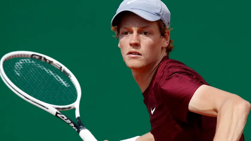 epa09132385 Jannik Sinner of Italy in action during his first round match against Albert Ramos-Vinolas of Spain at the Monte-Carlo Rolex Masters tournament ?in Roquebrune Cap Martin, France, 13 April 2021. EPA/SEBASTIEN NOGIER