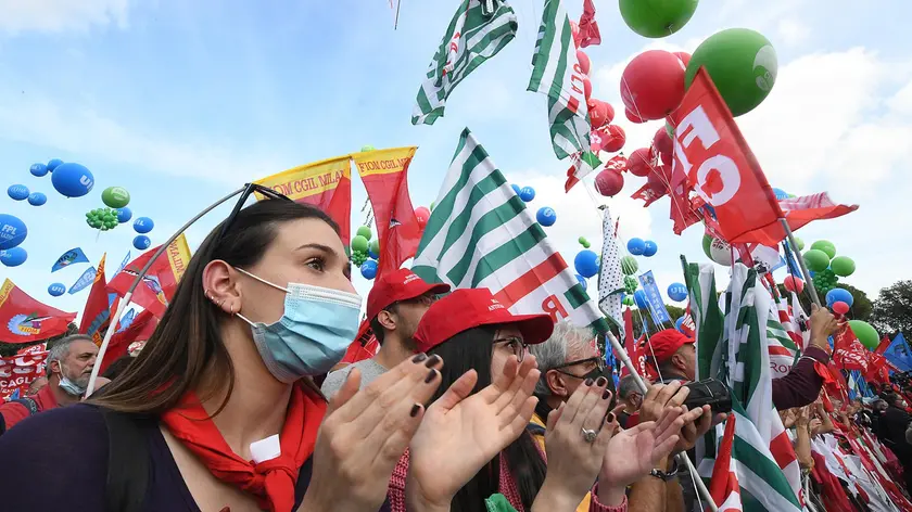 16/10/2021 Roma Piazza San giovanni no al fascismo manifestazione di Cgil Cisl Uil