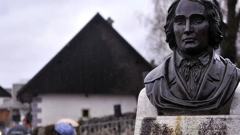 Slovenija, Vrba , 08.02.2016, 08. Februar 2016 Ob kulturnem prazniku je obcina Zirovnica pripravila prireditev in recital pred presernovo rojstno hiso. kulturni praznik, Presernov dan , kultura, dogodek, Foto:Borut Zivulovic /BOBO
