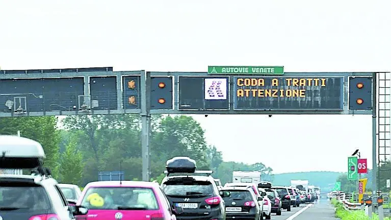 Udine 19 agosto 2017 Situazione del traffico sull'autostrada A4 e A23, Area di sosta Gonars Nord, intervento ausiliare del traffico Chrisian Levan, Sala Operativa e Paolo Sartelli. Copyright Foto Petrussi / Ferraro Simone