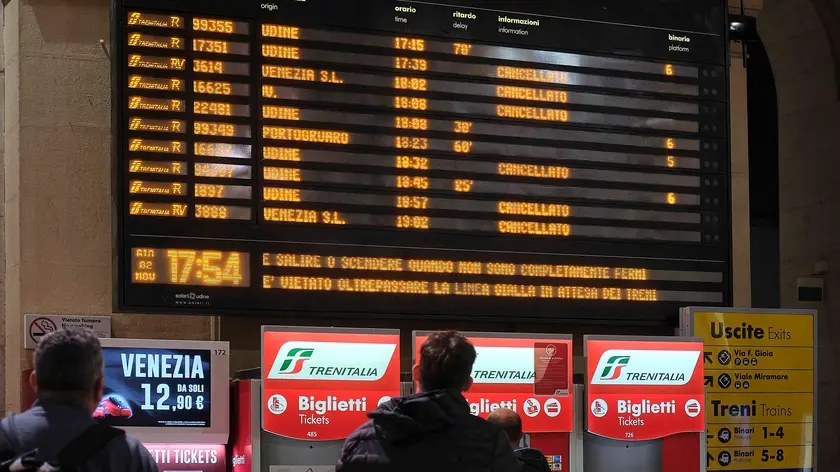 I treni cancellati alla stazione di Trieste (Silvano)