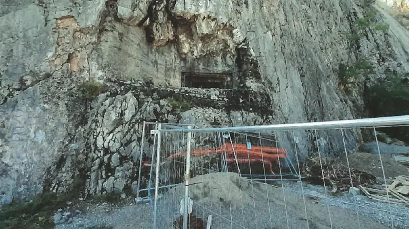 Il cantiere recintato dal quale si accede alla “Finestra”