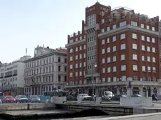 Lasorte Trieste 14/04/15 - Canale Ponterosso, Piazza Duca degli Abruzzi, Palazzi delle Assicurazioni Generali