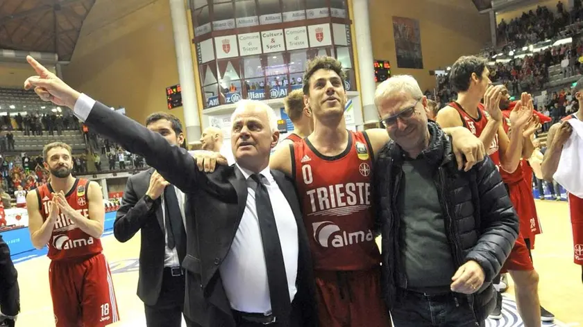 Foto BRUNI 31.03.2019 Campionato Basket serie A:Alma Trieste-Vanoli CR--Dalmasson,Coronica e Mauro piangente per l'applausodella curva