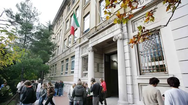 sterle trieste studenti all'uscita del liceo oberdan prego salvare in archivio alla c a dott livio missio