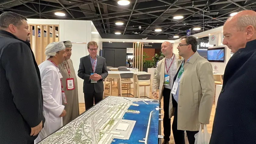 L’incontro a Cannes tra Dipiazza, Bertoli, Bernetti da una parte e il ministro dell’Oman dall’altra