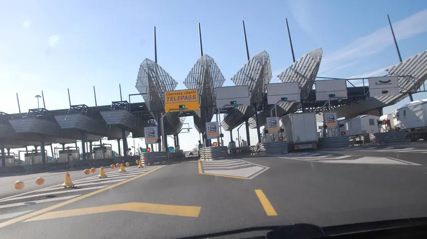 Bumbaca Gorizia 09.02.2015 Autostrada Villesse cartello Telepass Fotografia di Pierluigi Bumbaca