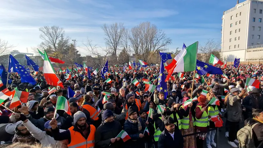 La marcia degli ottomila del 23 dicembre Foto Bonaventura