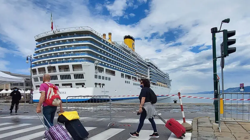 Una nave da crociera ormeggiata a Trieste (Bruni)