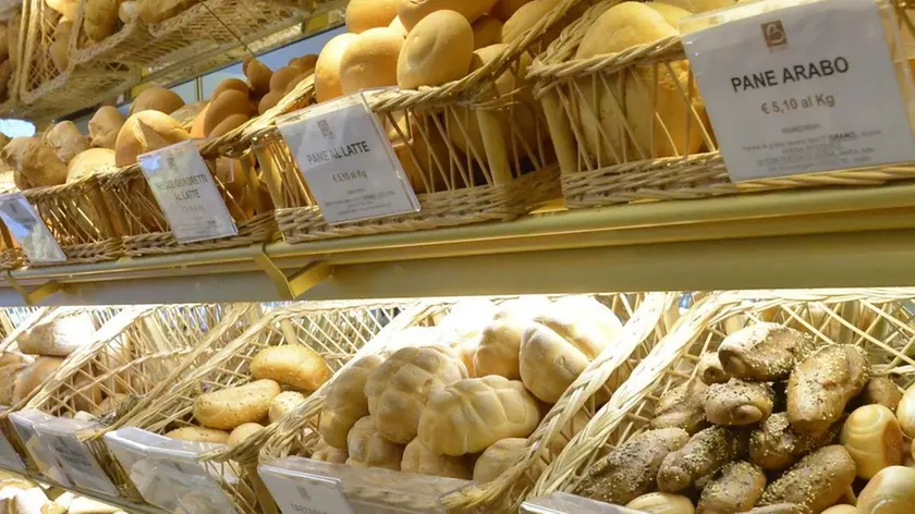 Espositori in una panetteria