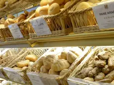 Espositori in una panetteria