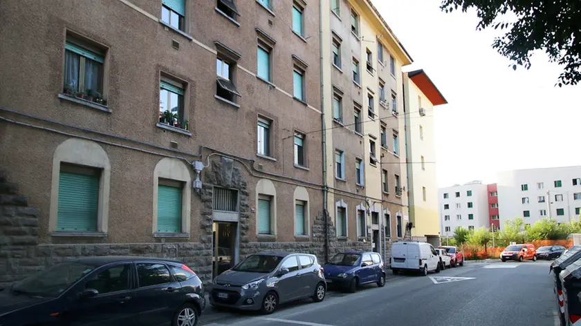 Il palazzo di Strada vecchia dell’Istria dove è avvenuto il tentato omicidio. Foto di Andrea Lasorte