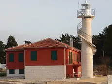 Il faro di Oštri rat, all’ingresso nord di Zara (foto da plovput.h)