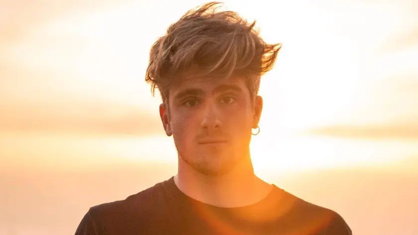 Il cantante Etra