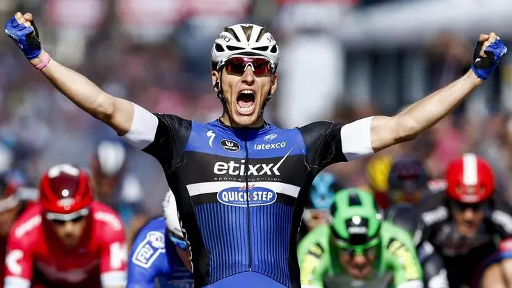 epa05293492 Marcel Kittel crosses the finish of the second stage of the Giro d'Italia 2016 in Nijmegen,Netherlands, 07 May 2016. EPA/BAS CZERWINSKI