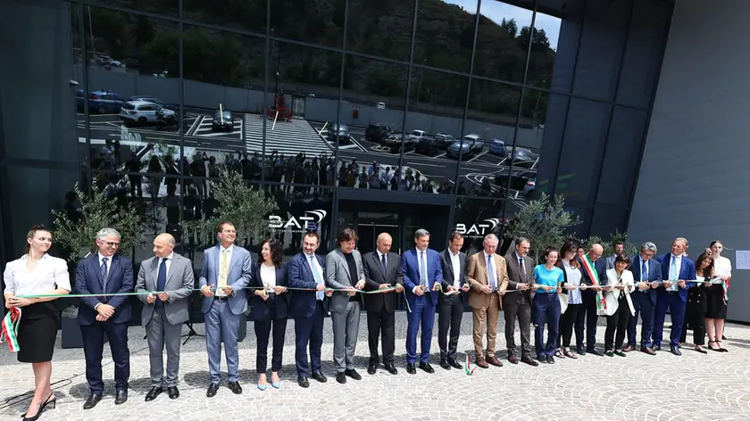 L'inaugurazione dello stabilimento Bat il 23 giugno scorso a Bagnoli. Foto Lasorte