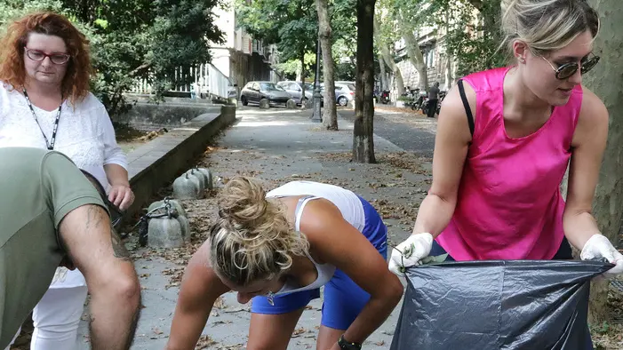 Lasorte Trieste 25/07/19 - Viale XX Settembre, Piazza Volontari Giuliani, Pulizia Fioriere con Assessore Francesca De Santis