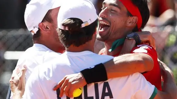 epa05775255 Italy's Fabio Fognini (R) celebrates with team members after defeating Argentina's Guido Pella in their singles match of the Davis Cup World Group first round tie between Argentina and Italy in Buenos Aires, Argentina, 06 February 2017. Italy won the first round tie. EPA/DAVID FERNANDEZ