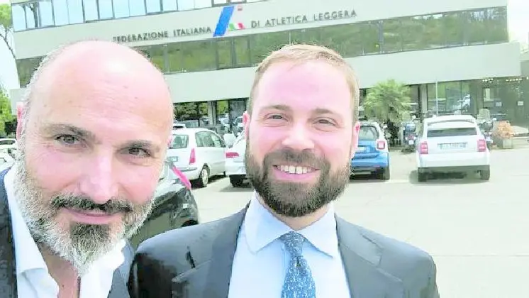 Fabio Carini e l'avvocato Matteo Annunziata davanti alla sede Fidal di Roma