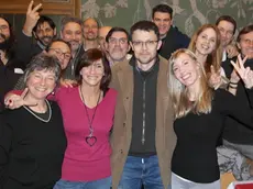 Paolo Menis festeggiato dai suoi sostenitori dopo il verdetto delle consultazioni online (Lasorte)