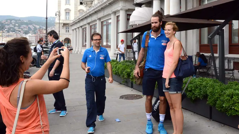 Capitan Gigi Datome con una tifosa (Bruni)