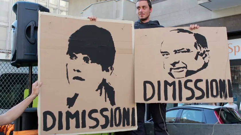 Le dimissioni di Debora Serracchiani e Roberto Cosolini sono state il leit motiv della protesta